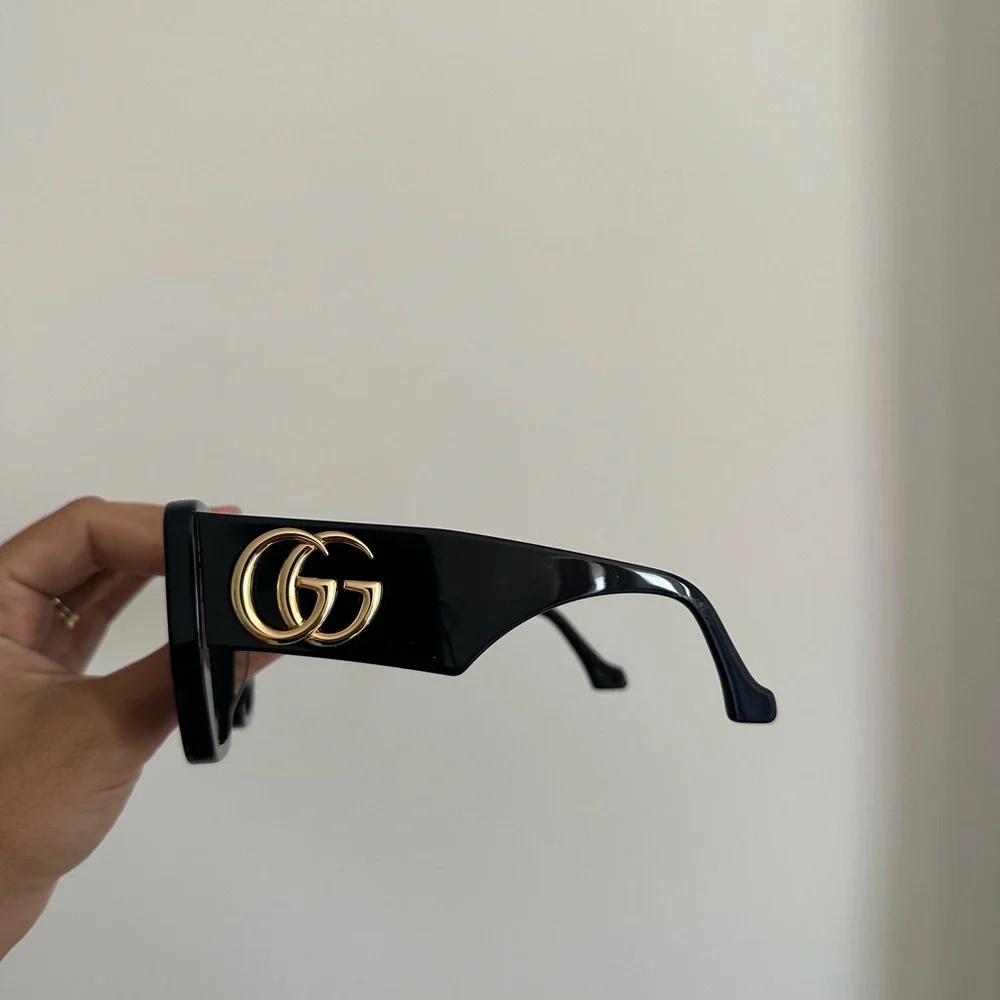 Gucci Black and Gold Sunglasses with Iconic GG Logo - Picture 7 of 9
